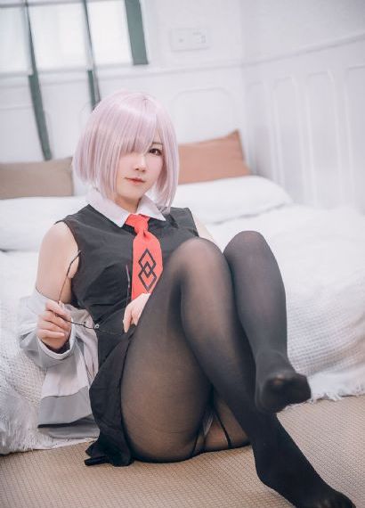 小蜜桃的春潮2_十万网红美女美酱